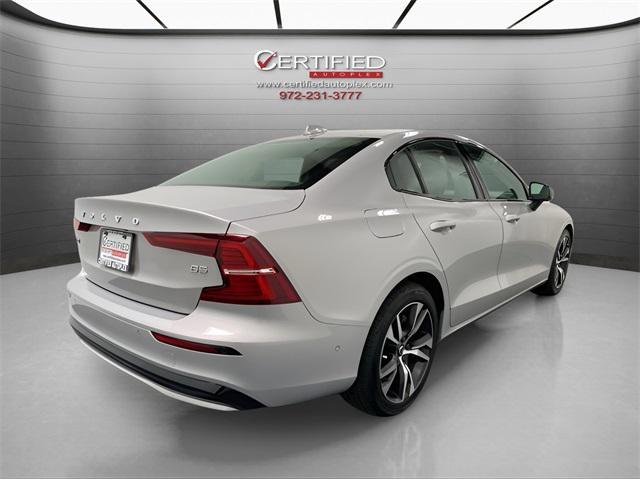2024 volvo s60 b5 plus dark theme