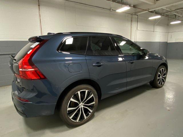 2024 volvo xc60 b5 plus dark theme