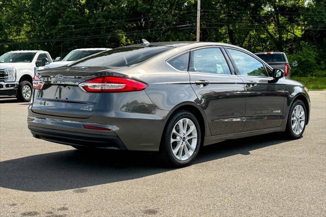 2019 ford fusion hybrid se