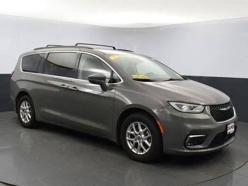 2022 chrysler pacifica touring-l in delavan, wisconsin