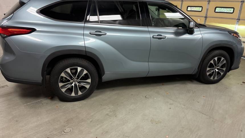 2022 toyota highlander xle