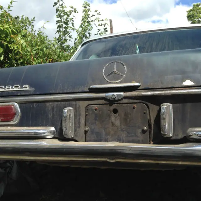 1969 mercedez benz 280a 4 dr sedan