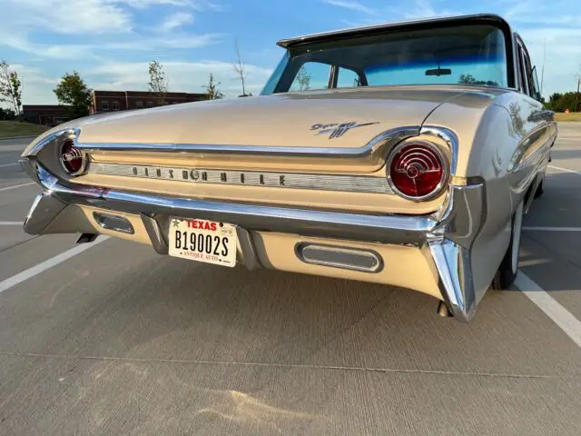1961 oldsmobile super 88 sedan, beige/white two tone
