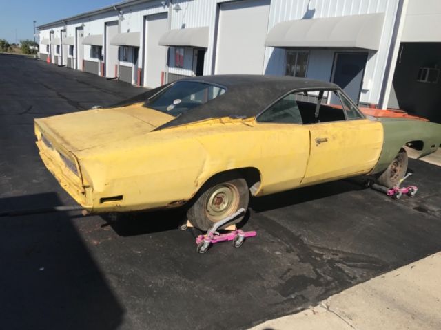 1970 dodge charger project with parts clear title barn find nice original seats