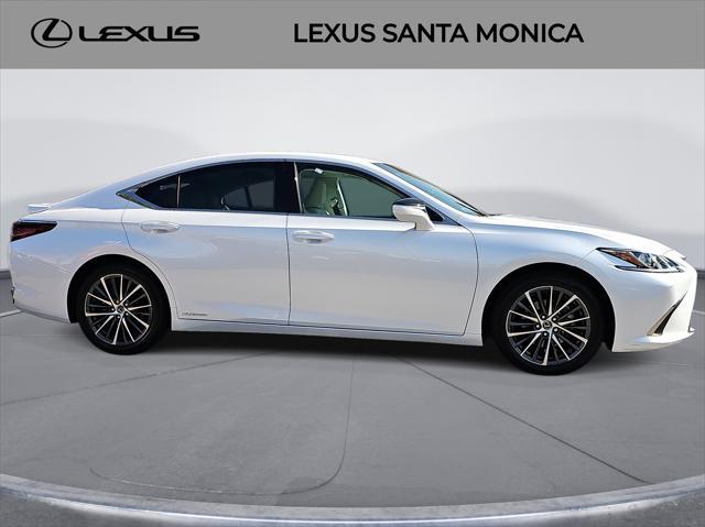 2022 lexus es 300h base