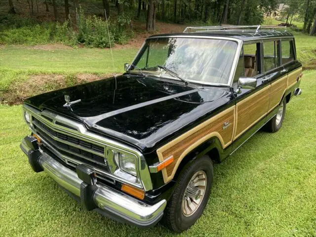 1986 jeep grand wagoneer, black with 170000 miles available now!