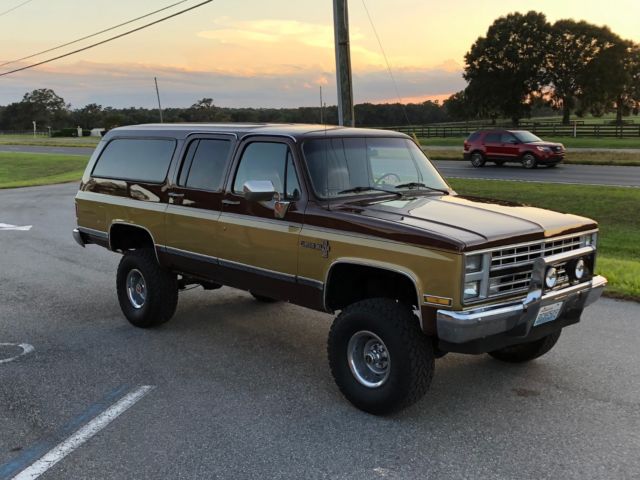 1988 suburban 4x4 brand new engine 3yr unlimited mile warranty new paint