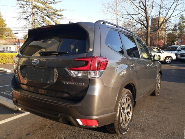 2022 subaru forester premium