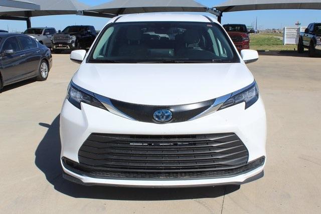 2022 toyota sienna le