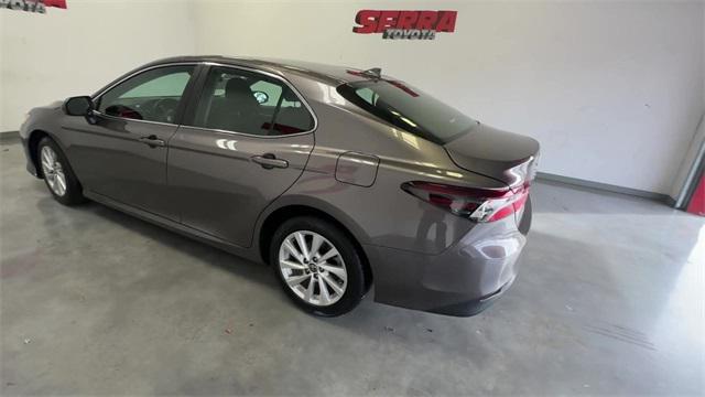 2021 toyota camry le