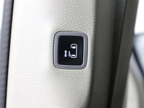 2022 chrysler voyager in co bluffs, iowa