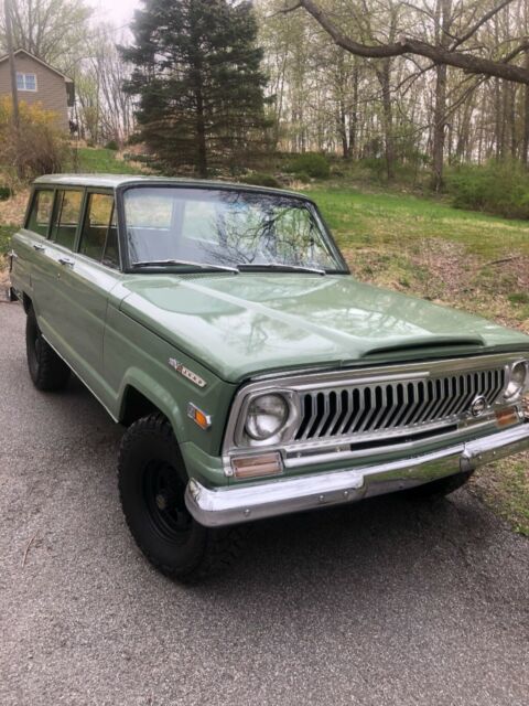 jeep wagoneer 1969 56,000 original miles. clean!!!