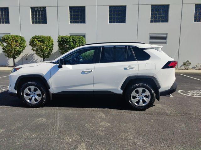 2021 toyota rav4 le