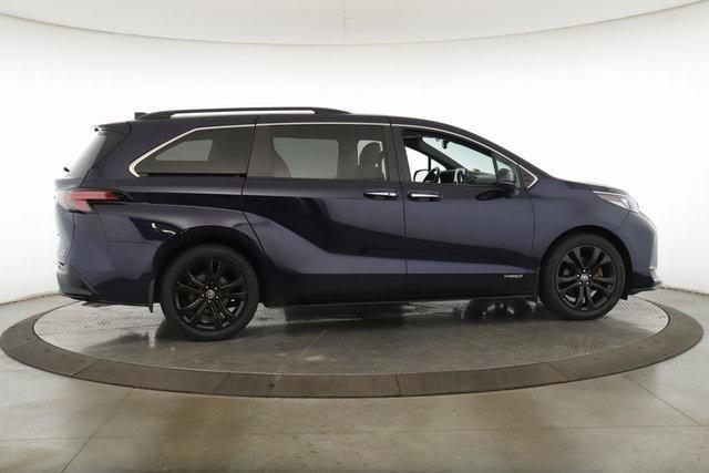 2021 toyota sienna le