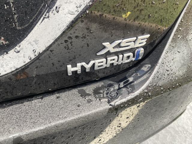 2024 toyota camry hybrid se