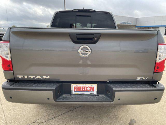 2022 nissan titan sv