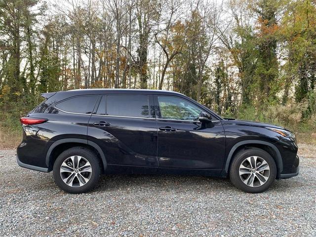 2021 toyota highlander xle
