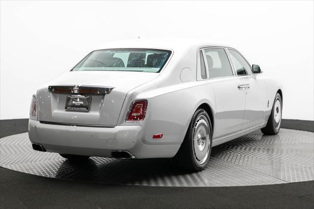 2024 rolls-royce phantom extended