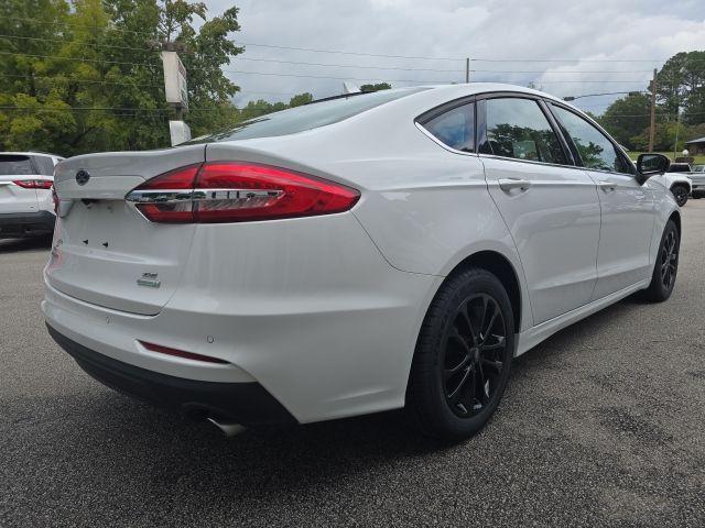 2020 ford fusion se