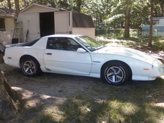 1991 pontiac firebird 3.1 leter automatic with overdrive, anti theft!