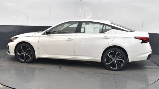 2024 Nissan Altima sr