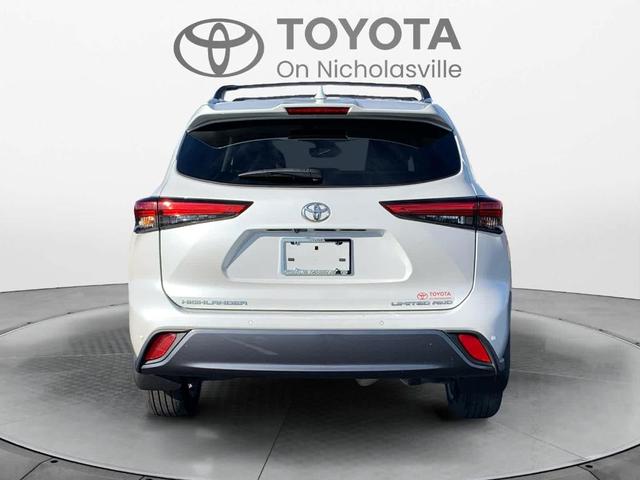 2022 toyota highlander limited
