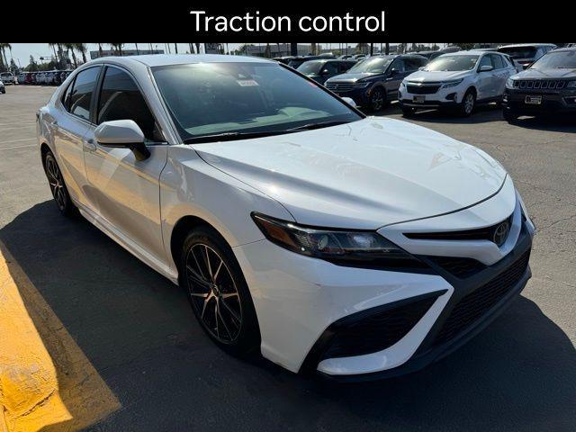 2022 toyota camry se