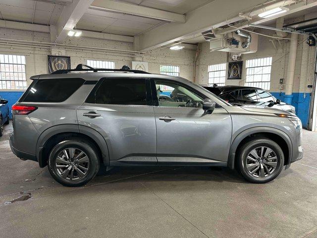2022 nissan pathfinder sv