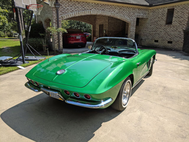 1962 chevrolet corvette convertible (green)
