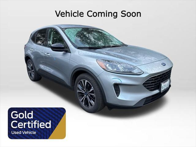 2022 ford escape se