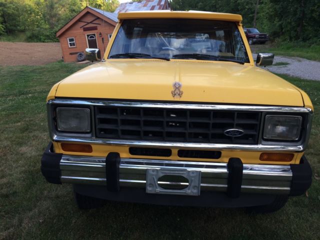 1984 ford bronco ll, hard to find 4x4 yellow cold air! runs good rock crawler!