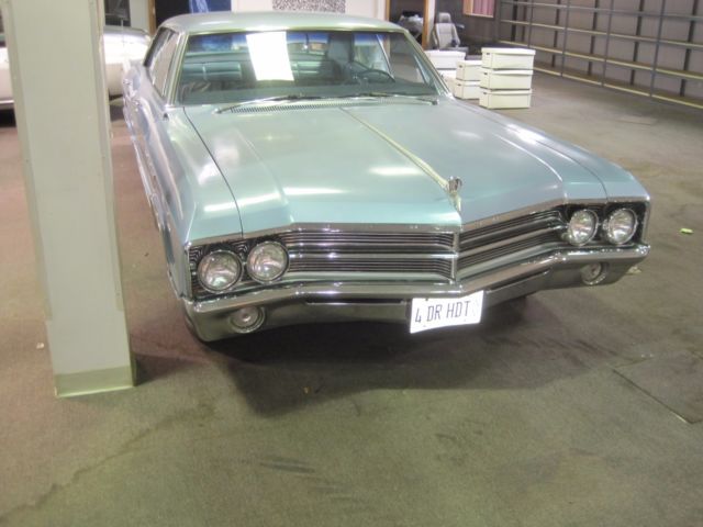buick lesabre four-door hardtop 300 v8 rear wheel drive