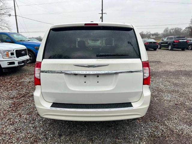 2012 chrysler town & country touring