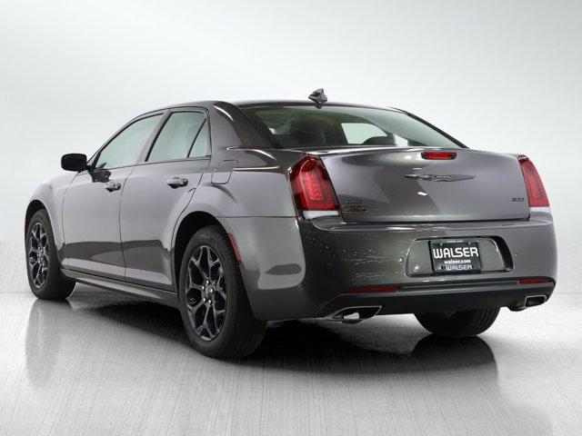 2023 chrysler 300 touring l