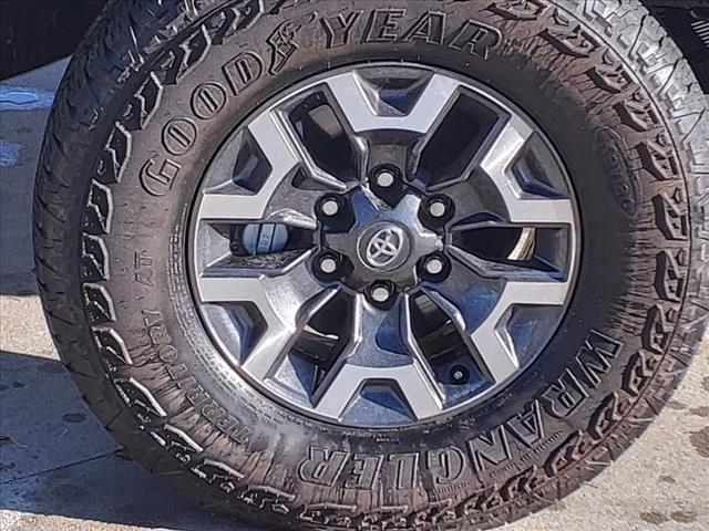 2022 toyota tacoma sr