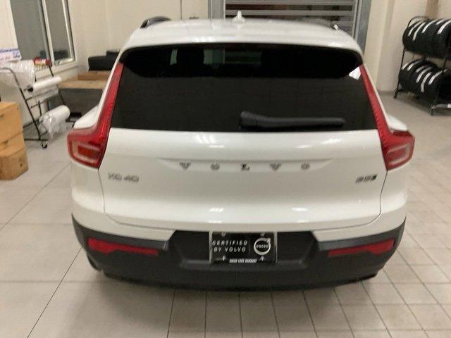 2023 volvo xc40 b5 plus dark theme