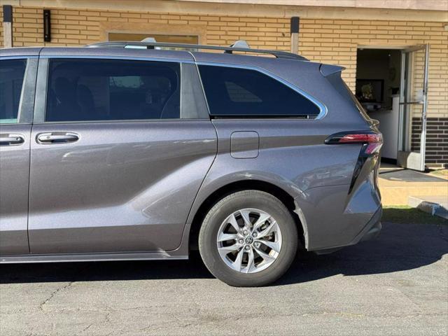 2022 toyota sienna le