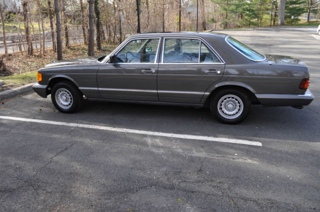 1984 mercedes-benz 300sd base sedan 4-door 3.0l