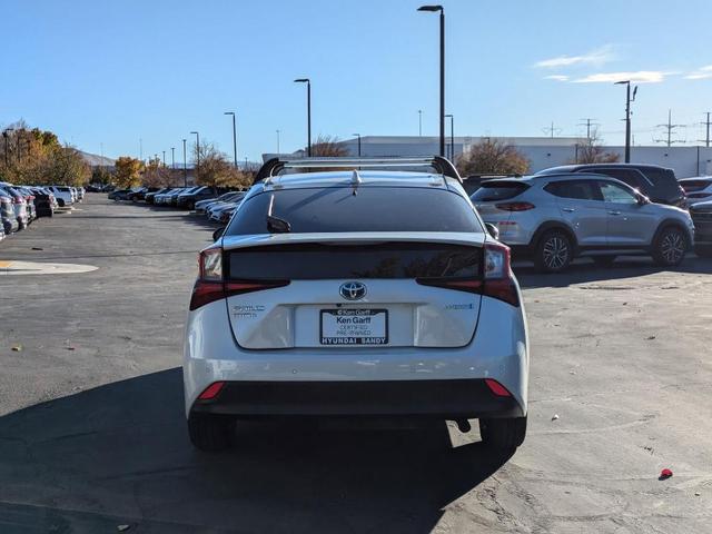 2022 toyota prius le