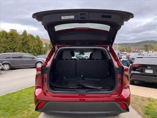 2021 toyota highlander xle in brattleboro, vermont