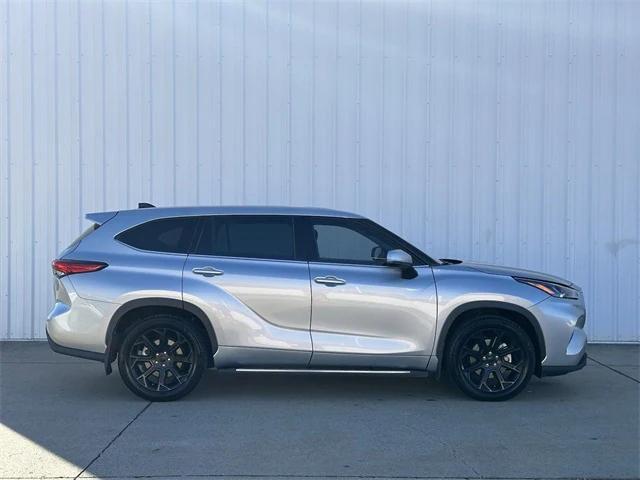2022 toyota highlander l