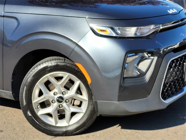 2022 kia soul lx