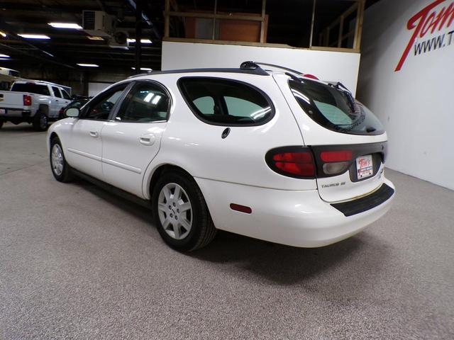 2004 ford taurus se