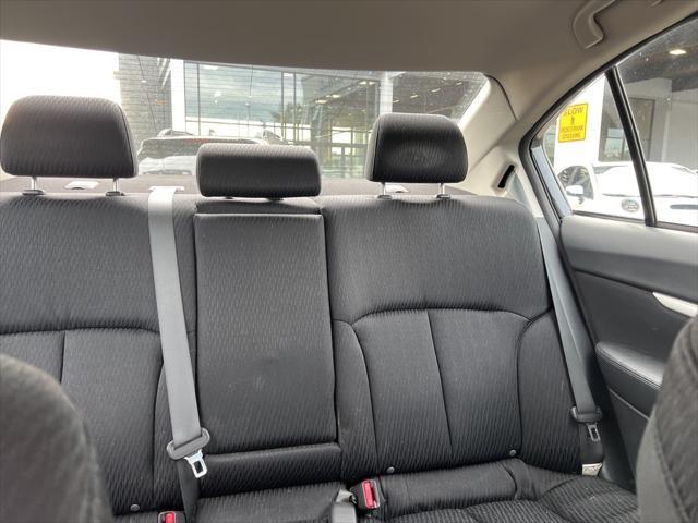 2010 subaru legacy premium