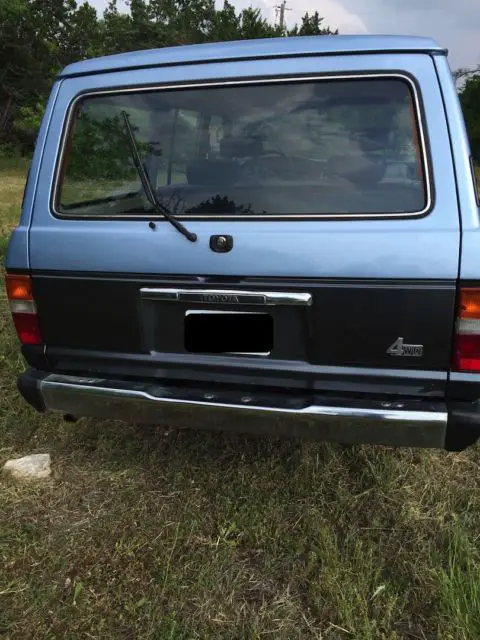 1988 toyota land cruiser,very nice condition, southern truck, blue/gray two tone