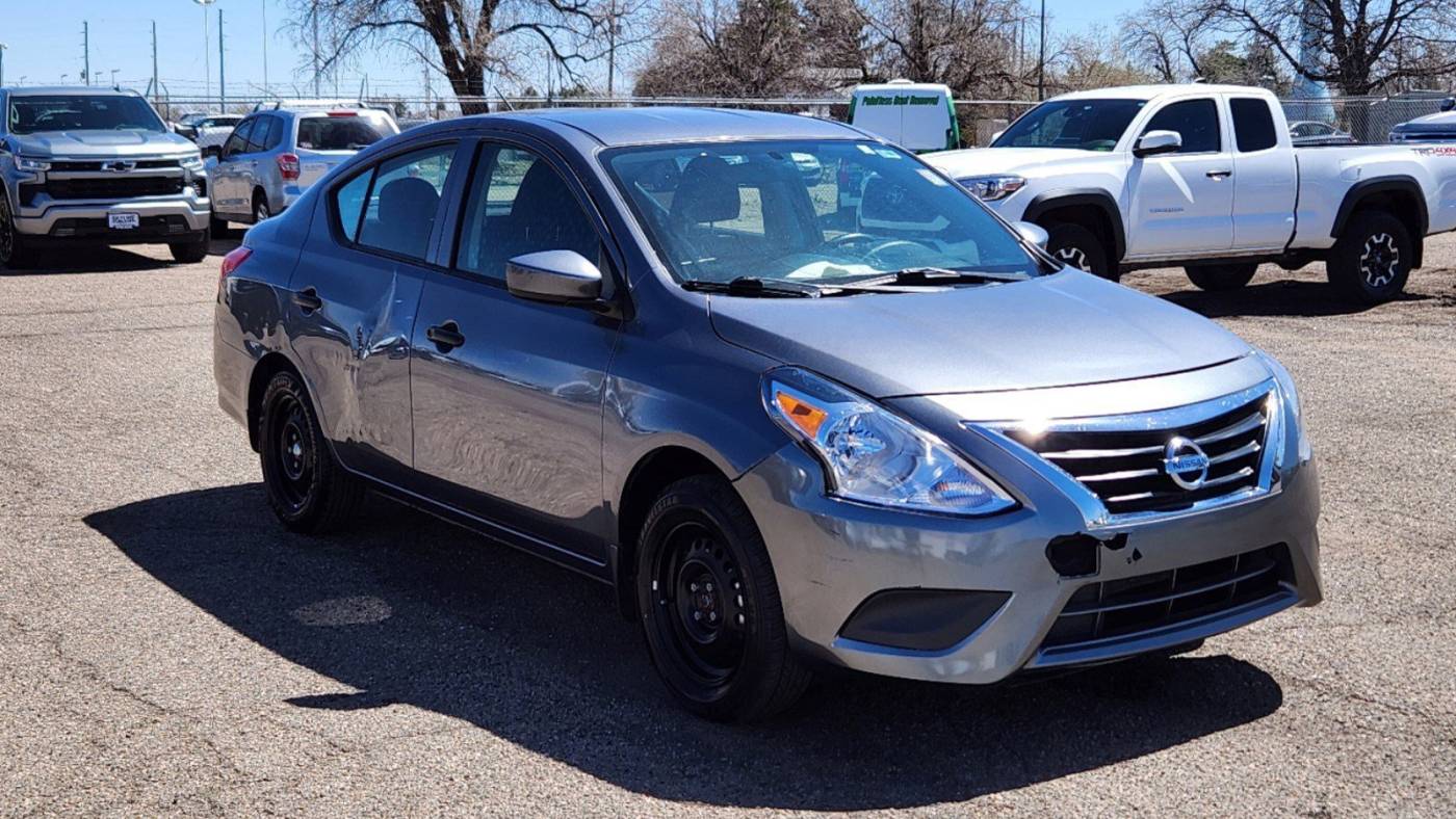 2019 nissan versa s