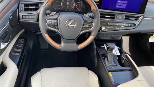 2025 Lexus ES