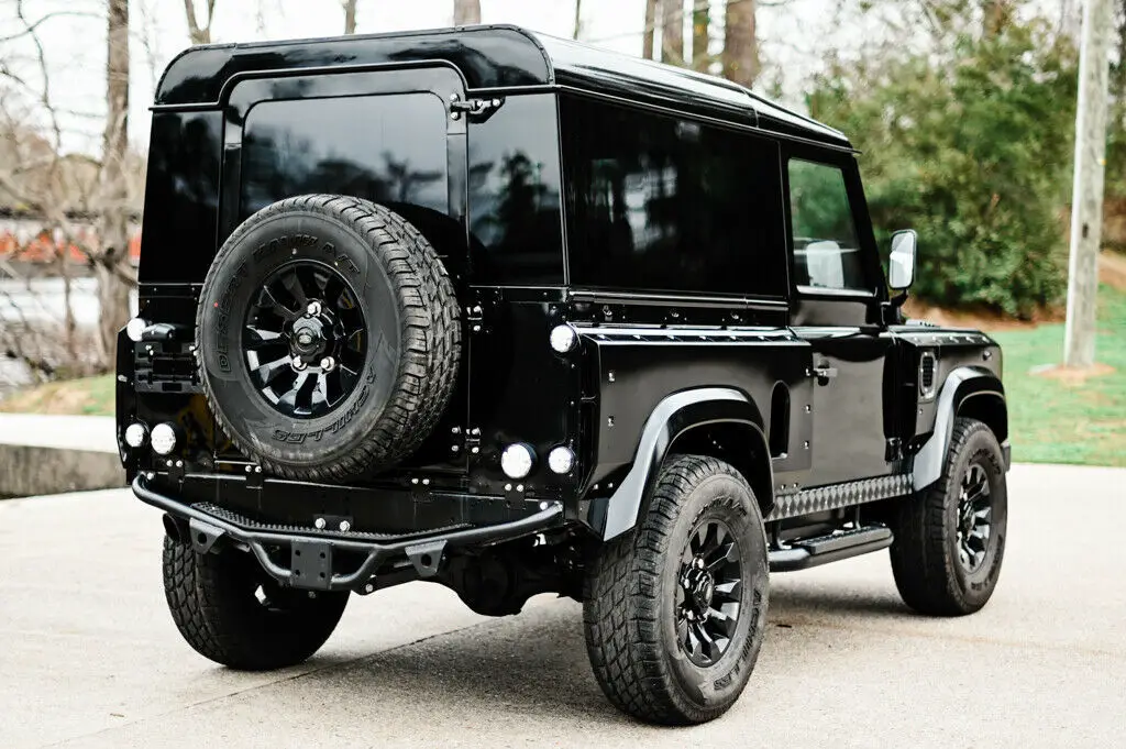 1985 land rover defender 90 kahn design