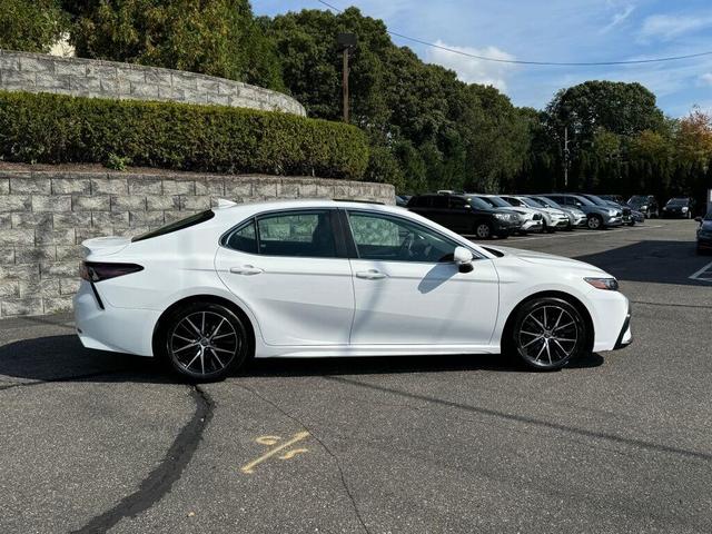 2021 toyota camry se