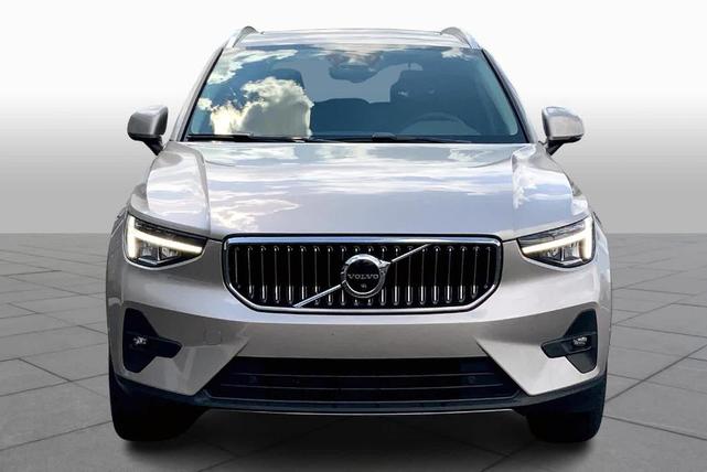 2023 volvo xc40 b5 plus bright theme
